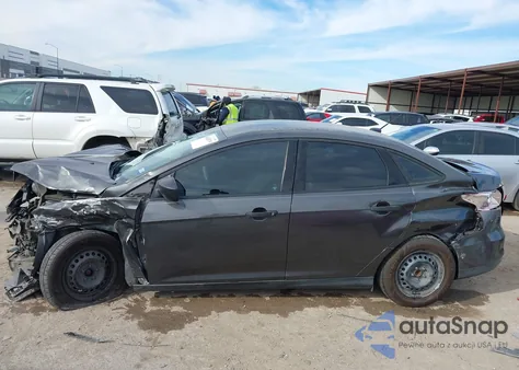 2016 Ford Focus S из США, поврежденный, VIN 1FADP3E23GL315012